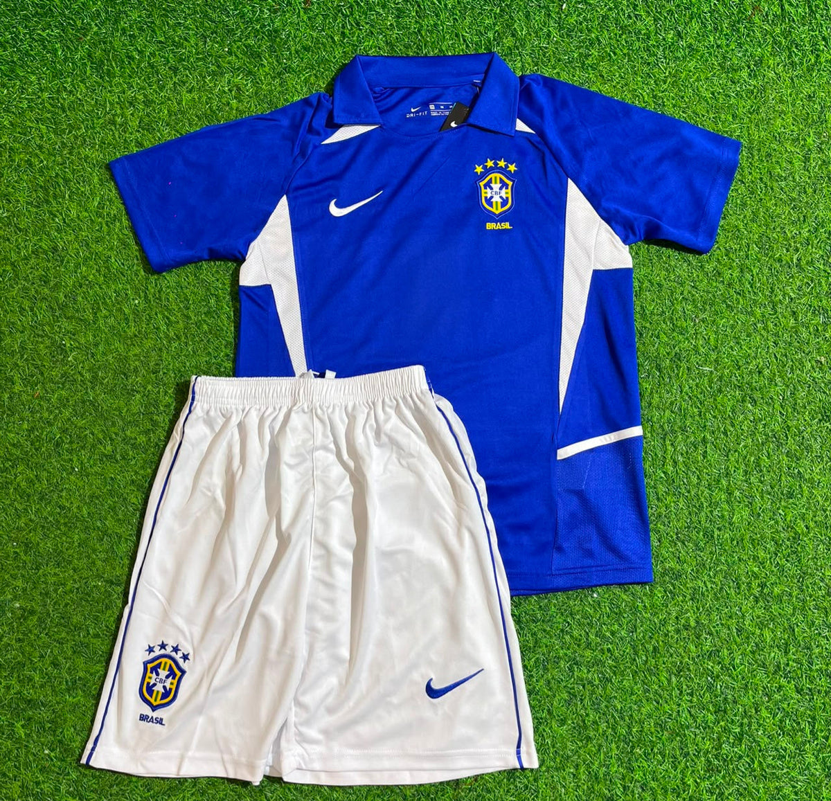 Tenue extérieure Brésil de Pelé pour enfant – Maillot de football pour enfant – | KinderTrikot | Maillot de football pour enfant