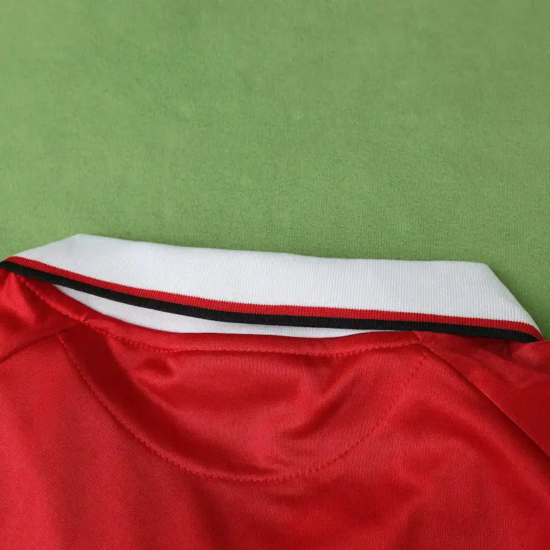 Maillot de football rétro rouge domicile du Manchester United F.C. saison 99/00
