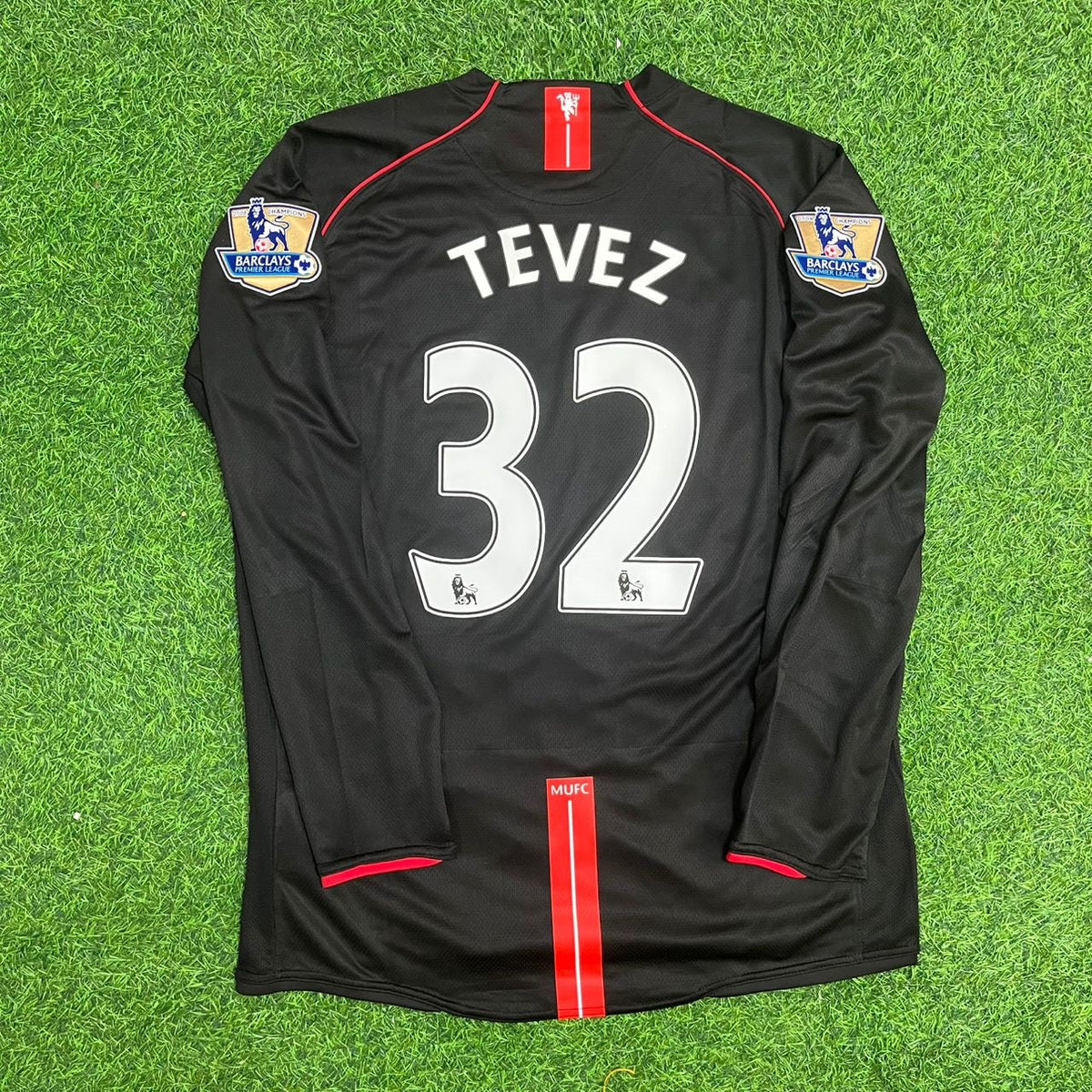 Maillot de football rétro noir Carlos Tevez Manchester United 2007/2008