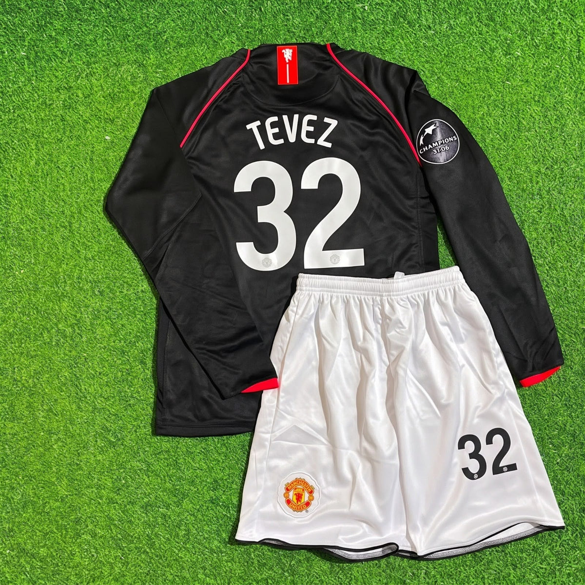 Maillot de football rétro enfant Manchester United 2007/2008 Carlos Tevez avec écusson LDC noir