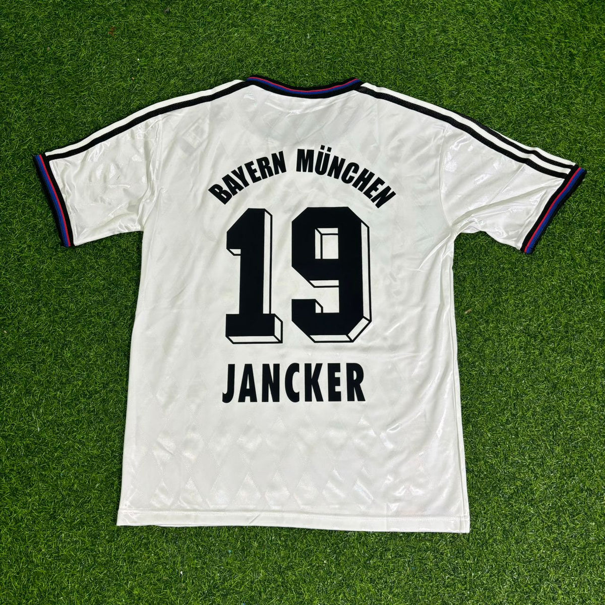 Bayern Munich 1997/98 Away White Retro Football Jersey – Carsten Jancker