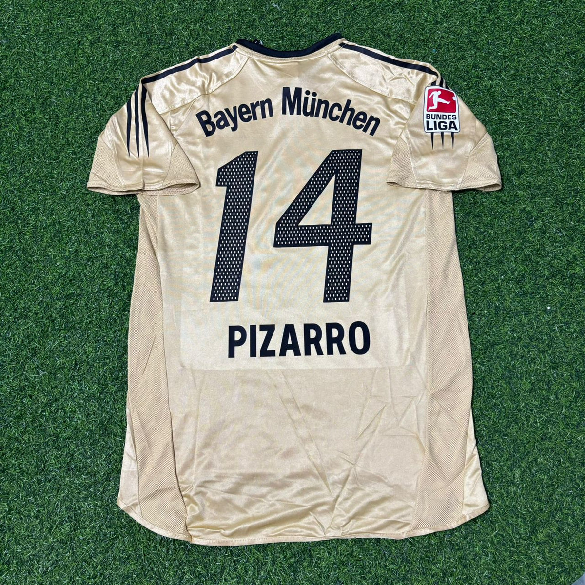 Bayern Munich 2004/05 Golden Set Retro Football Jersey – Claudio Pizarro