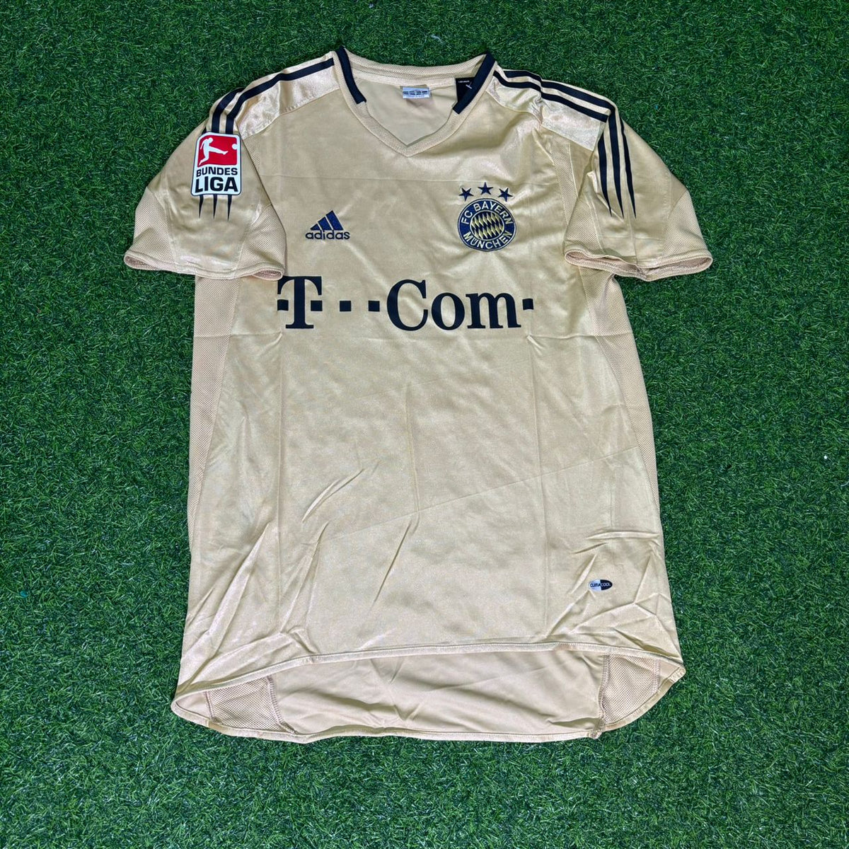 Bayern Munich 2004/05 Golden Set Retro Football Jersey – Claudio Pizarro
