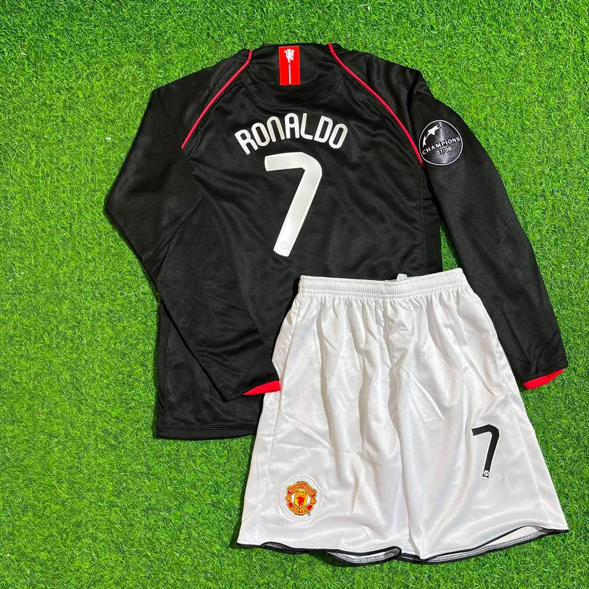 Cristiano Ronaldo 7 Manchester United 2007-2008 Schwarzes Champions League Patch Kinder-Trikot