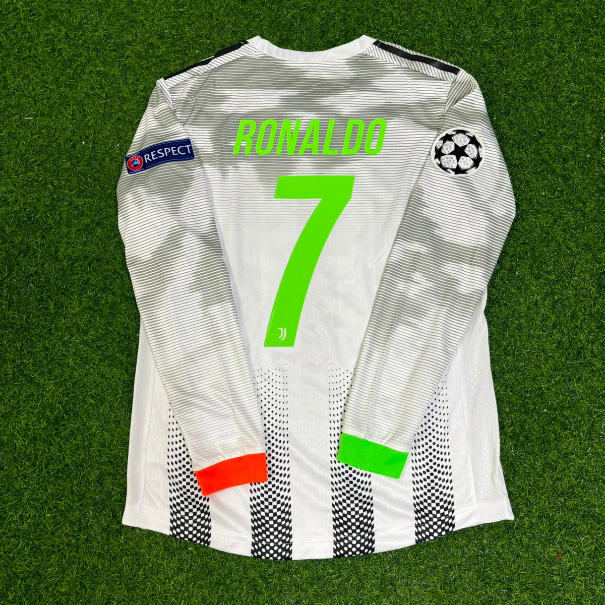 Cristiano Ronaldo #7 Juventus 2019-2020 Champions League Patch Long Sleeve Retro Football Jersey