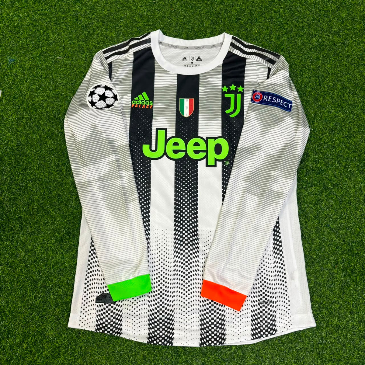 Cristiano Ronaldo #7 Juventus 2019-2020 Champions League Patch Langarm Retro-Fußballtrikot