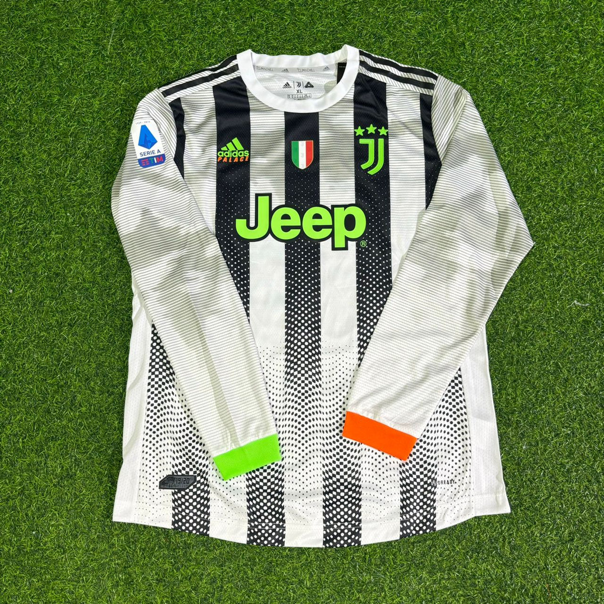 Cristiano Ronaldo Juventus 2019-2020 Langarm Retro Fußballtrikot