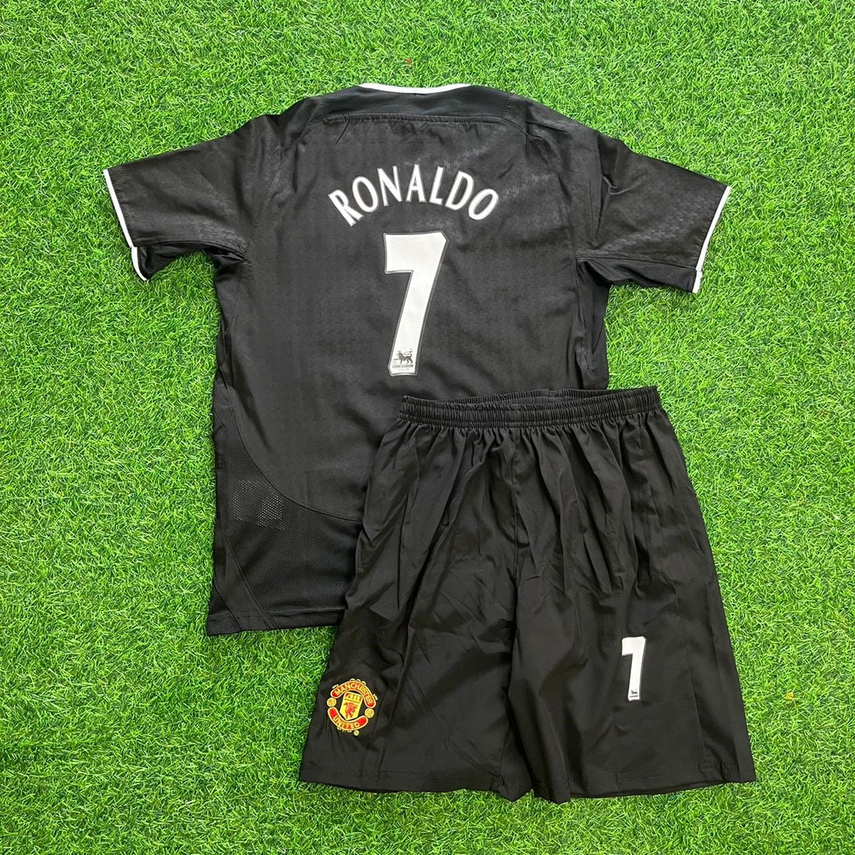 Maillot de football rétro enfant Manchester United 2003 de Cristiano Ronaldo, noir