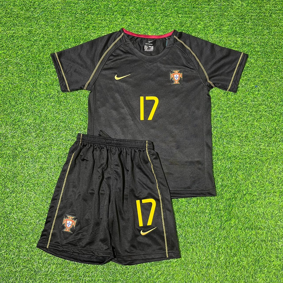 Maillot de football rétro noir Cristiano Ronaldo Portugal Coupe du Monde 2006 pour enfant