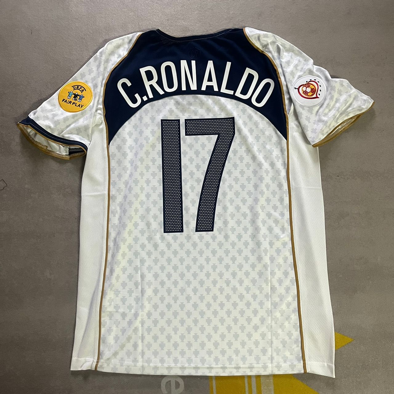 Cristiano Ronaldo 17 Portugal EURO 2004 Retro Auswärtstrikot Fußballtrikot