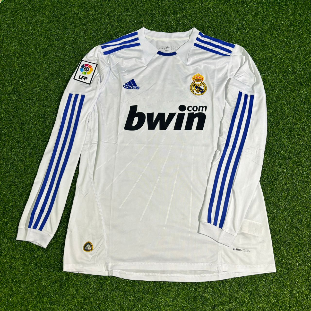 Cristiano Ronaldo Real Madrid 2010-2011 Home Long Sleeve Retro Football Jersey