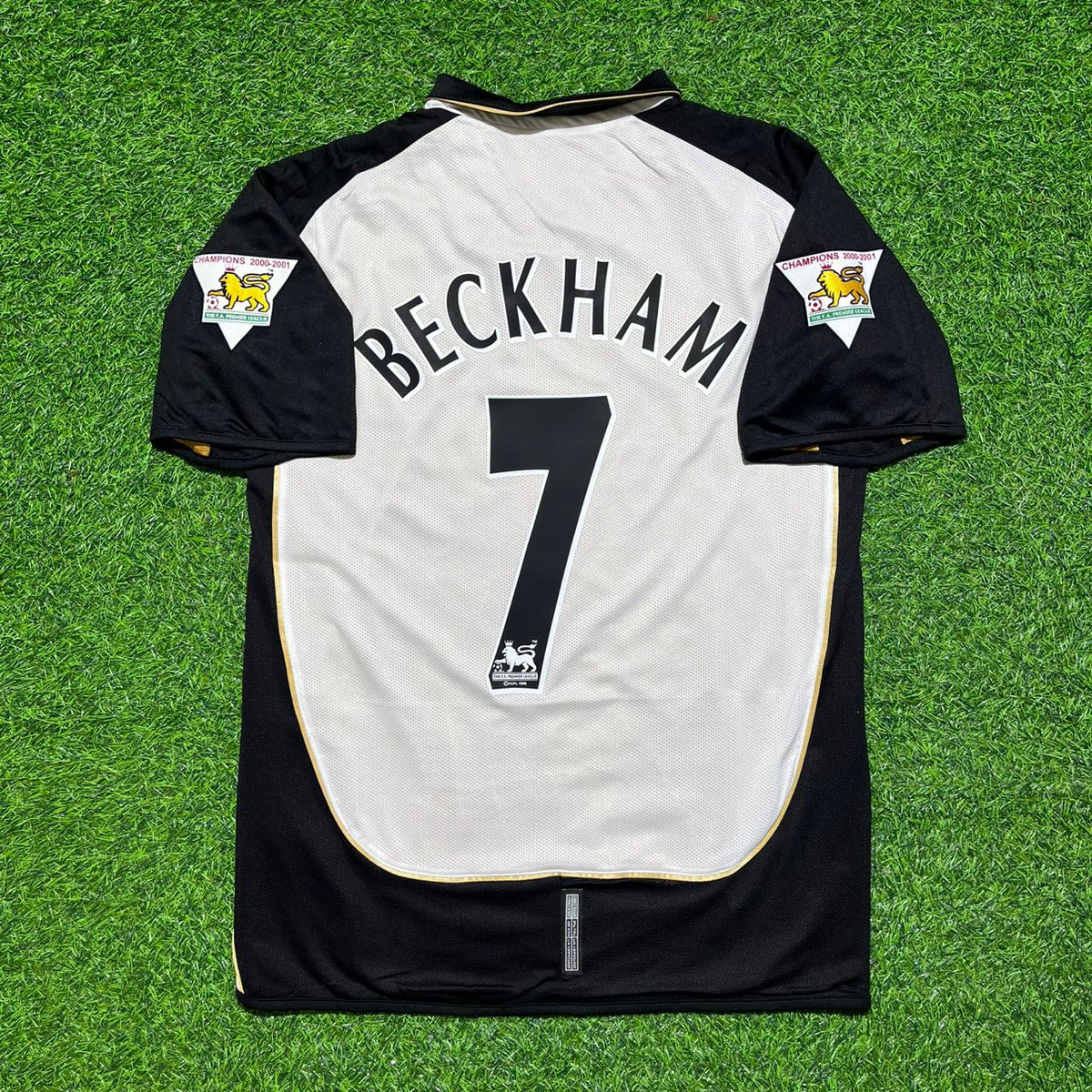 David Beckham #7 Manchester United 2001-2002 Reversible Retro Jersey