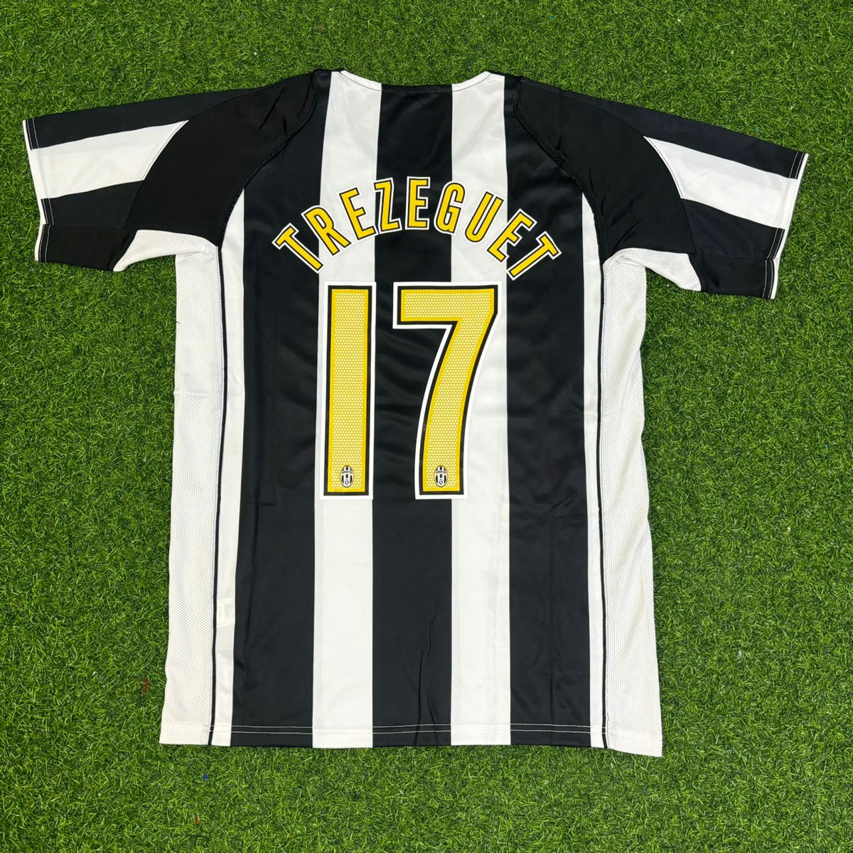 David Trezeguet #17 Juventus 2004-2005 Black White Home Retro Football Jersey