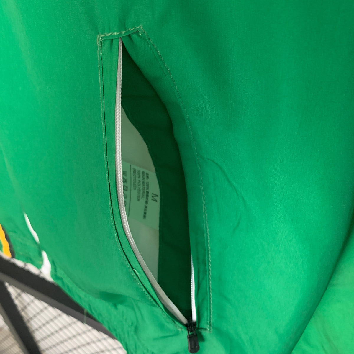 Veste réversible Jamaïque Bob Marley jaune vert, les deux vestes sont de la même taille