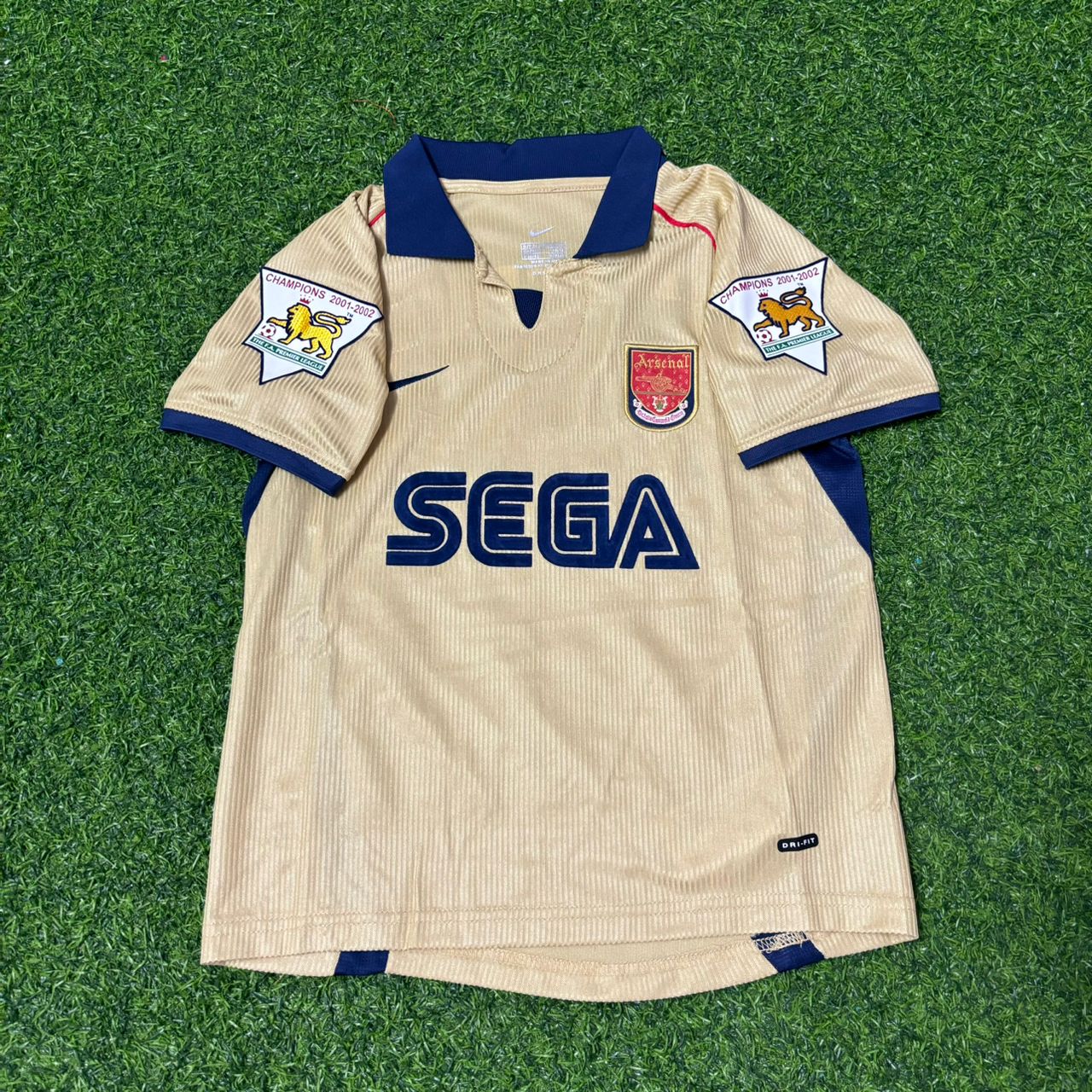 Maillot de foot rétro Freddie Ljungberg n°8 Arsenal 2001-2002 extérieur Golden Kids