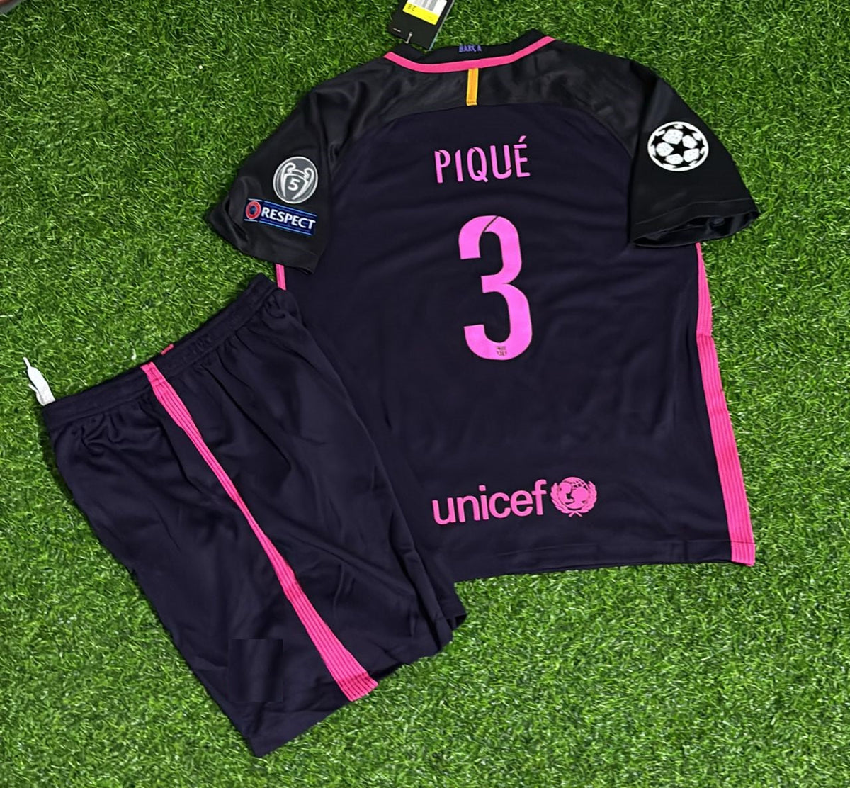Maillot de football rétro enfant Gerard Piqué Barcelone 2014/15 noir et rose