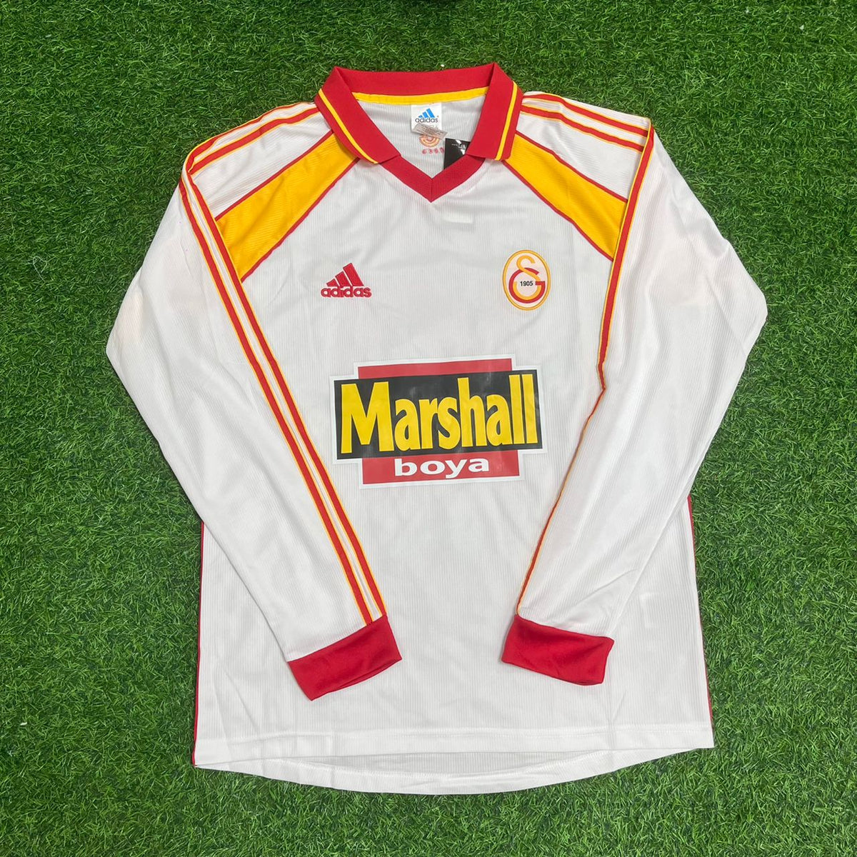 Galatasaray 2000 UEFA-Finale Retro-Fußballtrikot – Okan Buruk