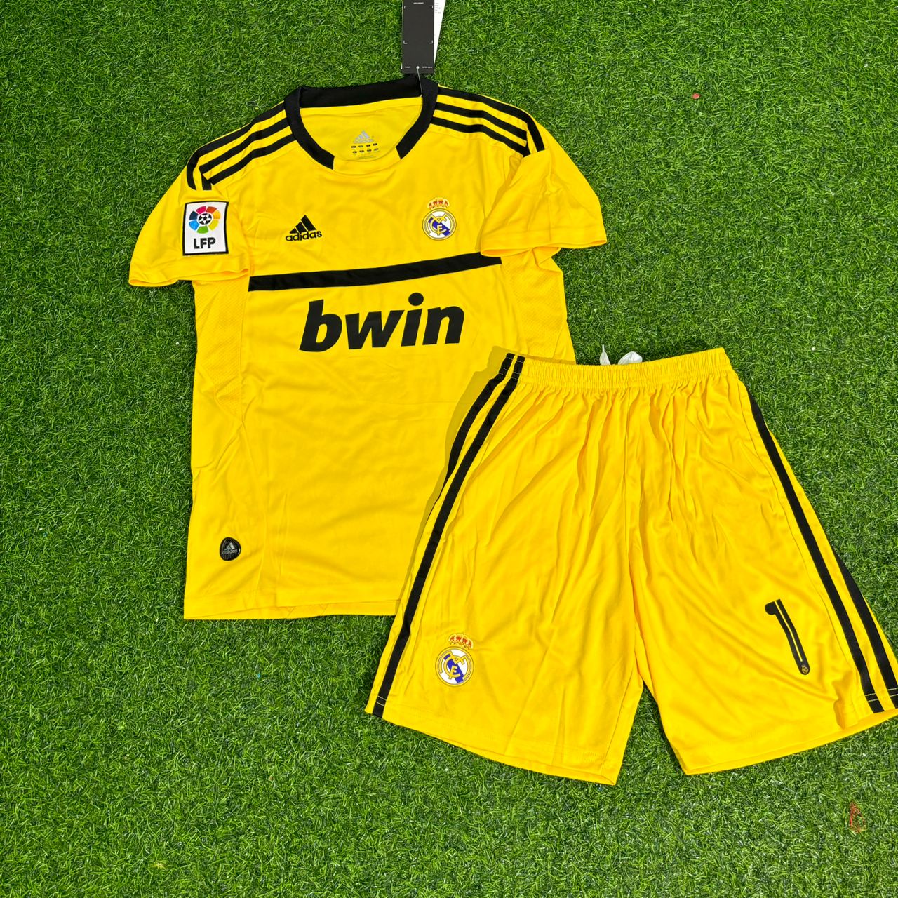 Iker Casillas Real 2011/2012 Yellow Goalkeeper Kids Retro Football Jersey