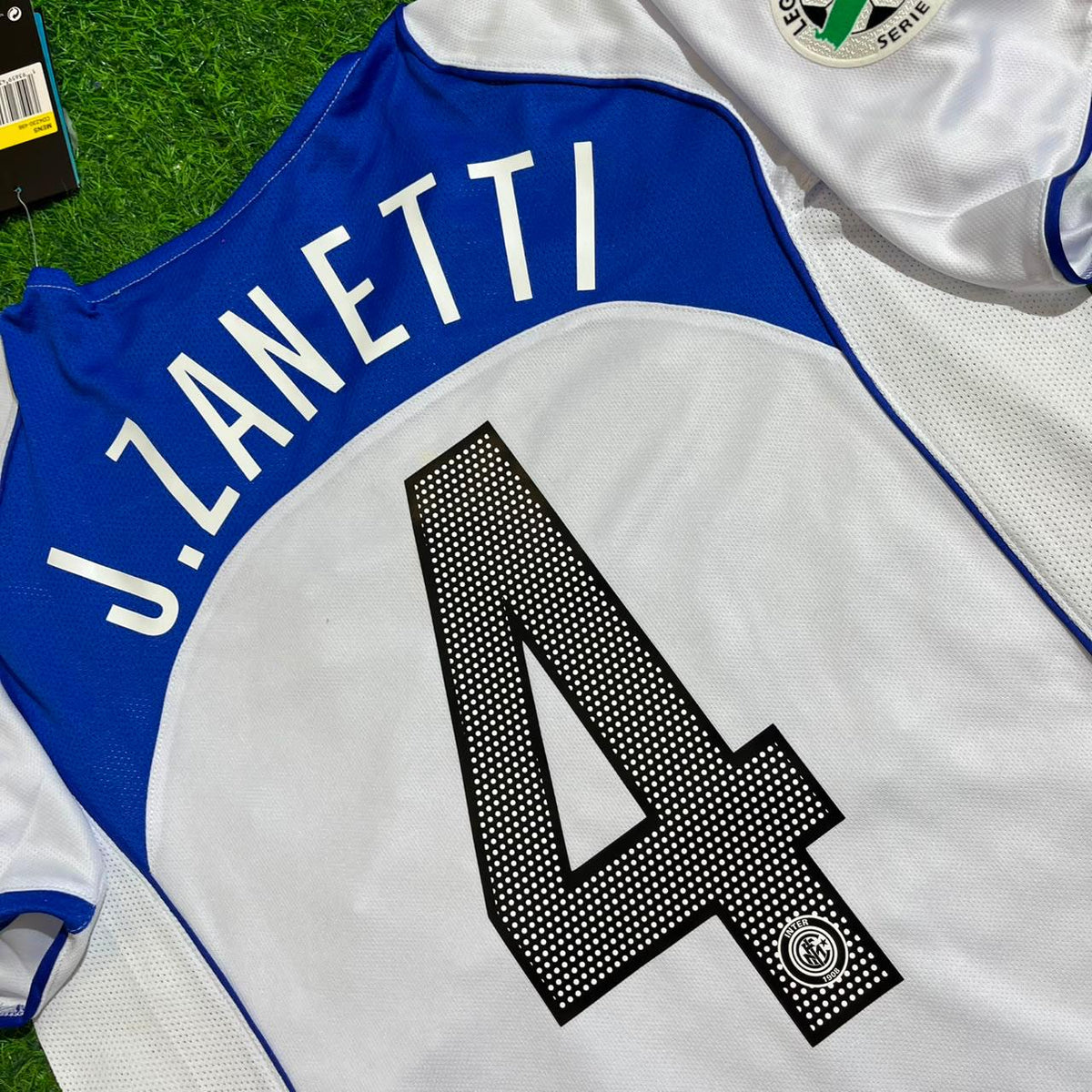 Camiseta de fútbol retro blanca del Inter de Milán 2004-2005 de Javier Zanetti