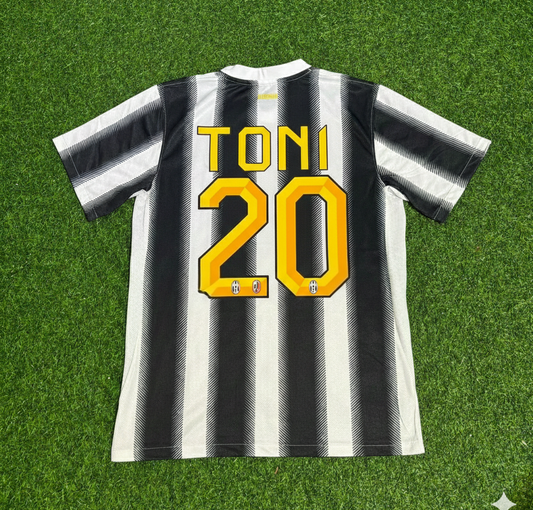 Camiseta retro de la Juventus de Luca Toni, temporada 2011-2012, equipación local