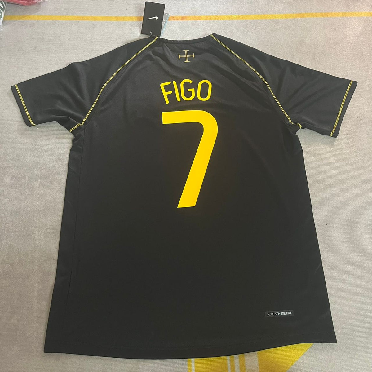 Maillot de football rétro noir Portugal Luis Figo