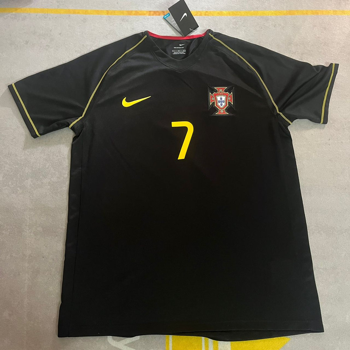 Maillot de football rétro noir Portugal Luis Figo