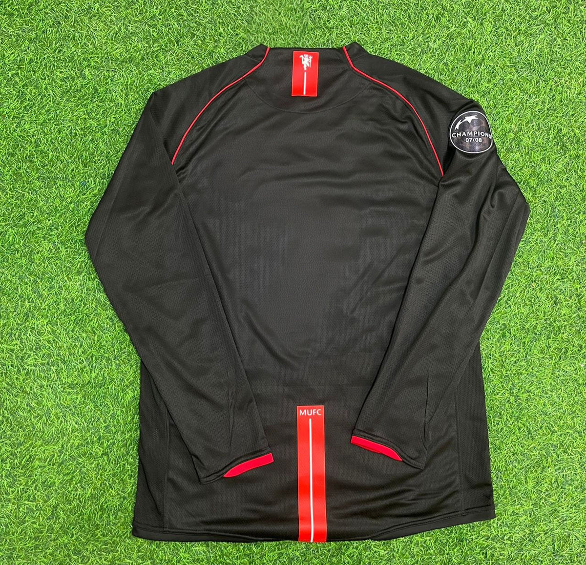 Maillot de football rétro noir Manchester United 2007/2008 avec écusson de la Ligue des champions