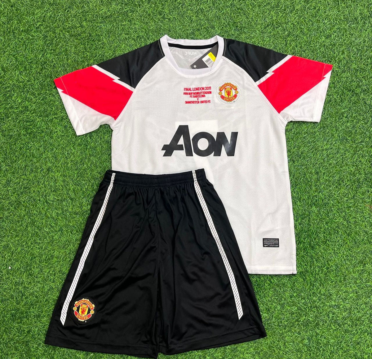 Manchester United 2011 Champions League Finale Kinder Retro Fußballtrikot Set