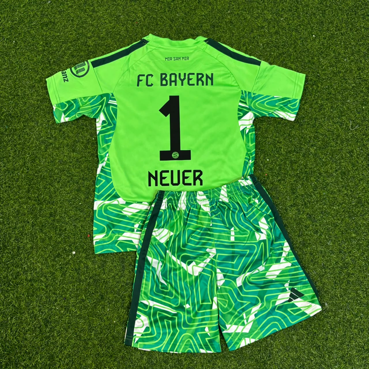 Manuel Neuer FC Bayern München Grünes Torwarttrikot Set