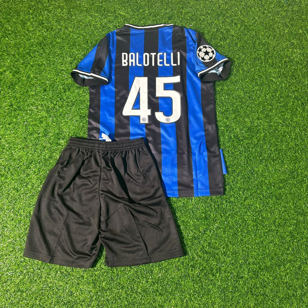 Mario Balotelli Inter Milan 2010 Finale de la Ligue des Champions Tenue de Football Rétro Enfant