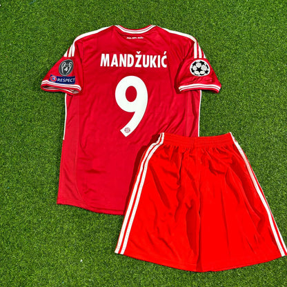 Camiseta de fútbol retro infantil del Bayern de Múnich, final de la Liga de Campeones 2013 – Mario Mandžukić 9