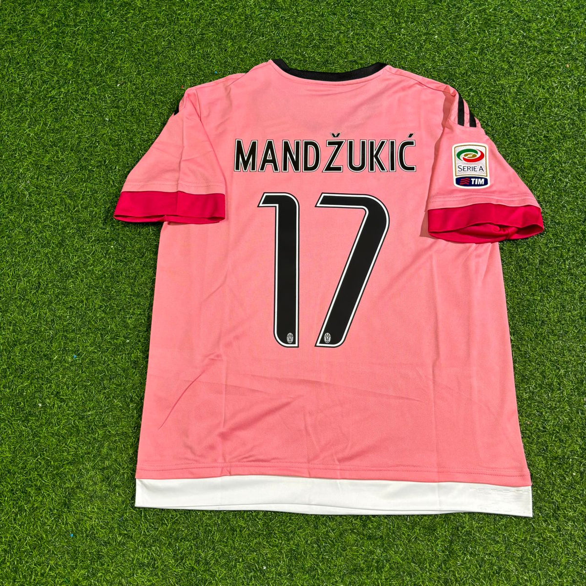 Maillot rétro rose Juventus 2015-2016 de Mario Mandžukić