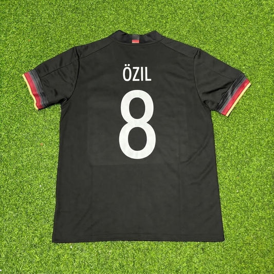Camiseta de fútbol retro negra de Alemania de Mesut Özil #8