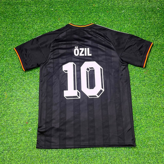 Camiseta de fútbol retro negra de Alemania con el número 10 de Mesut Özil
