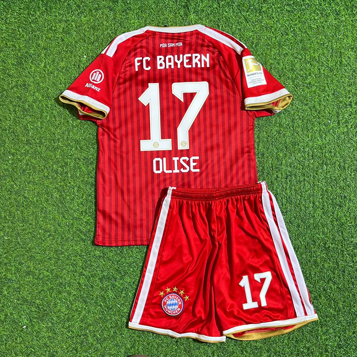 Maillot de football enfant Michael Olise n° 17 Bayern Munich 2027 avec écusson de champion de Bundesliga