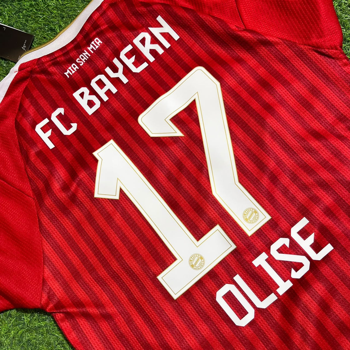 Maillot de football enfant Michael Olise n° 17 Bayern Munich 2027 avec écusson de champion de Bundesliga