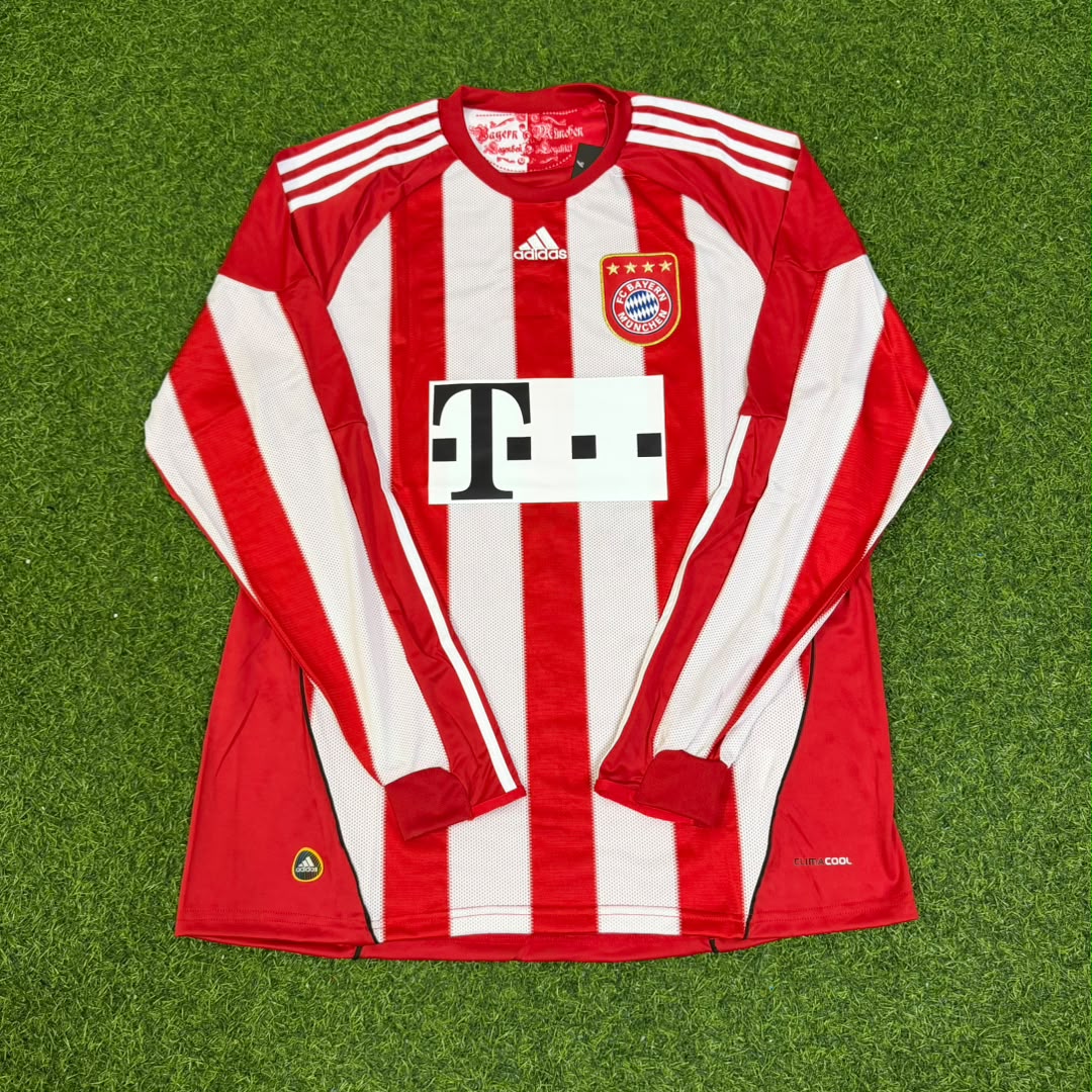 Maillot rétro rouge du Bayern Munich 2010/11 – Miroslav Klose