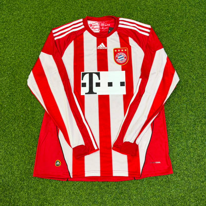 Maillot rétro rouge du Bayern Munich 2010/11 – Miroslav Klose