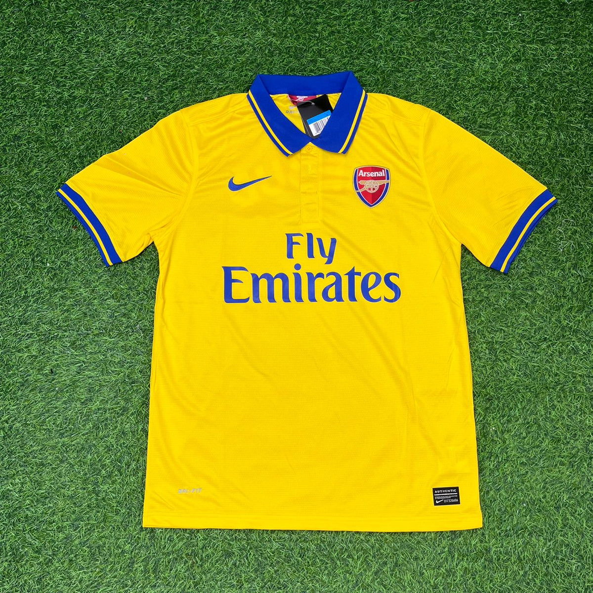 Maillot de football rétro jaune Olivier Giroud Arsenal 2013-2014