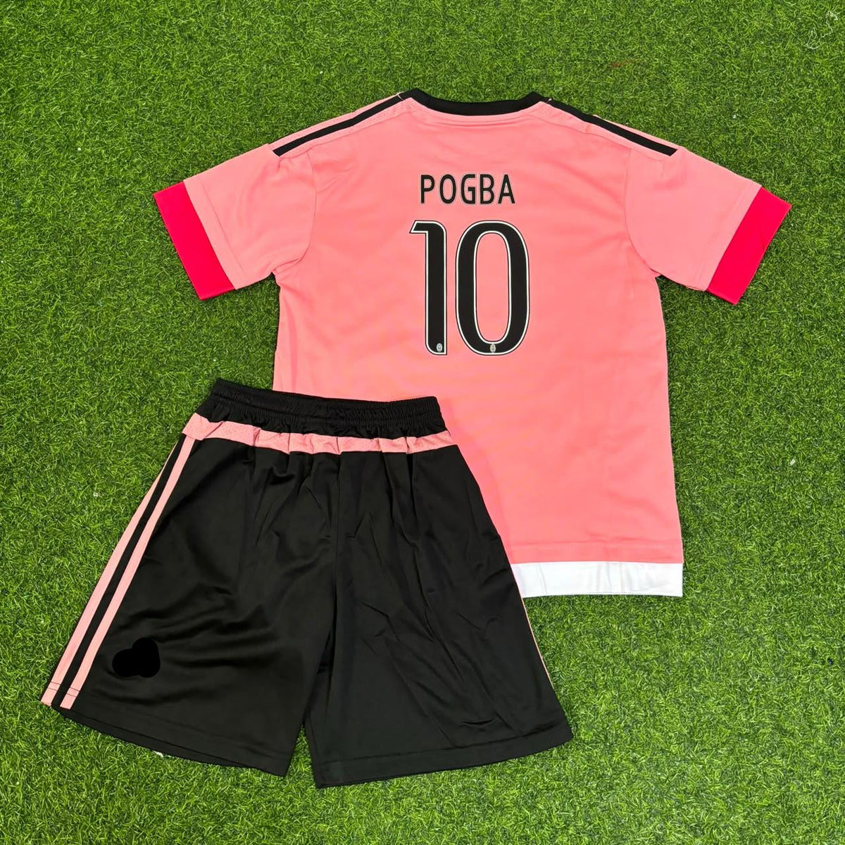 Conjunto de camiseta de fútbol retro rosa para niños de la Juventus 2015/2016 de Paul Pogba