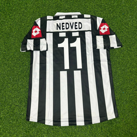 Camiseta de fútbol retro de Pavel Nedvěd de la temporada 2001-2002 de la Juventus