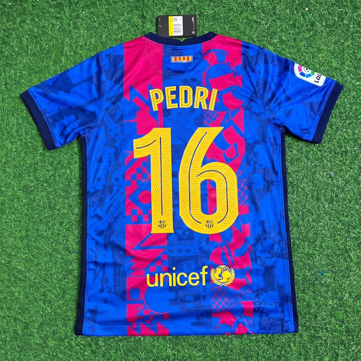 Maillot de football rétro troisième maillot du FC Barcelone 2021-2022 Pedri n° 16