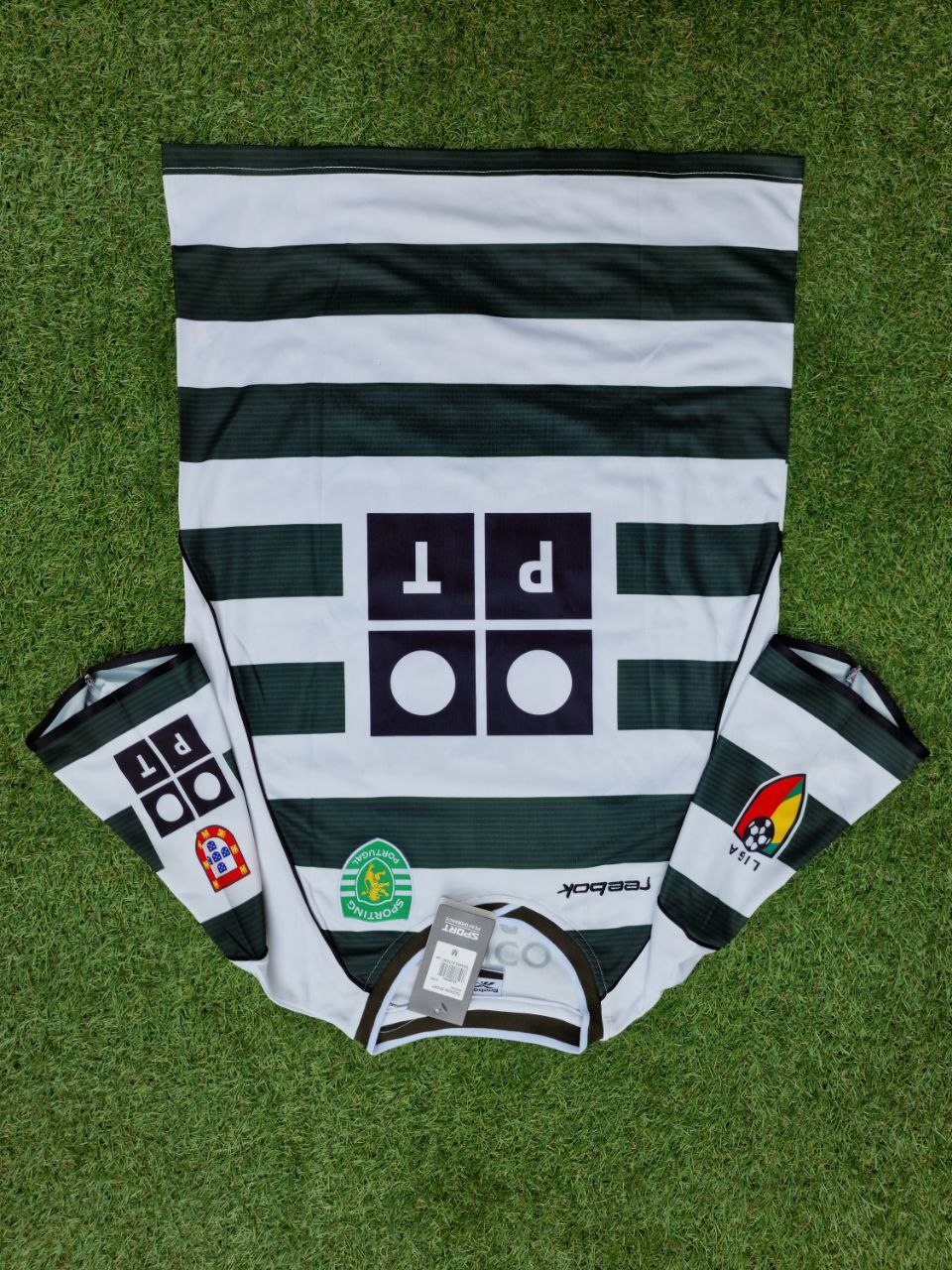 Sporting CP Lisbon Cristiano Ronaldo Number 28 Vintage Jersey Trikot