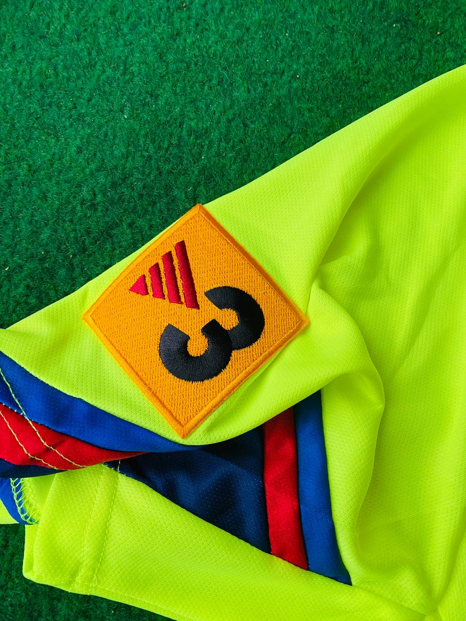 Lionel Messi #30 Barcelone 2005 2006 Maillot Rétro Vert Jaune Trikot Maillot de Foot