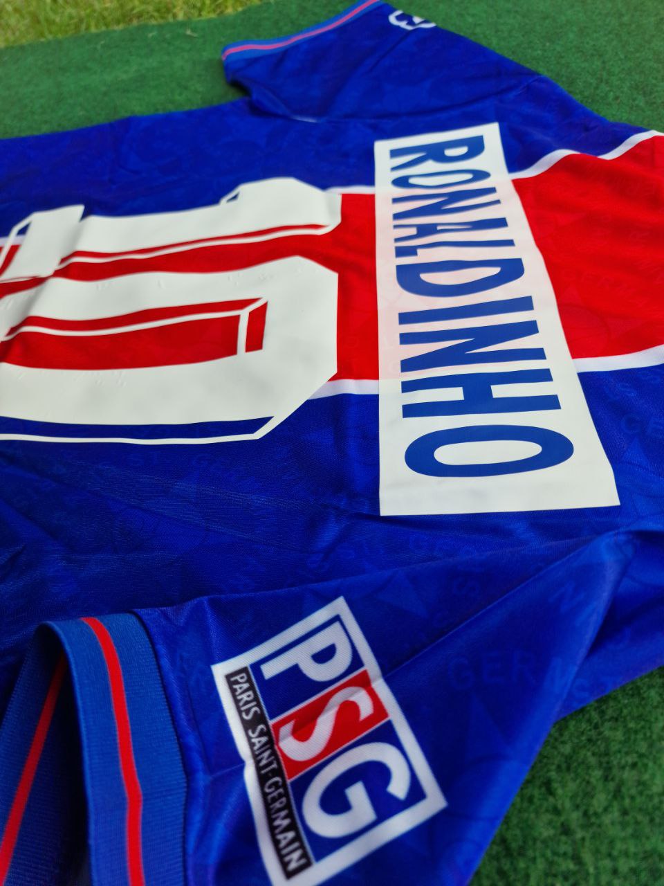 Ronaldinho Gaucho #10 Retro Football Jersey Kit