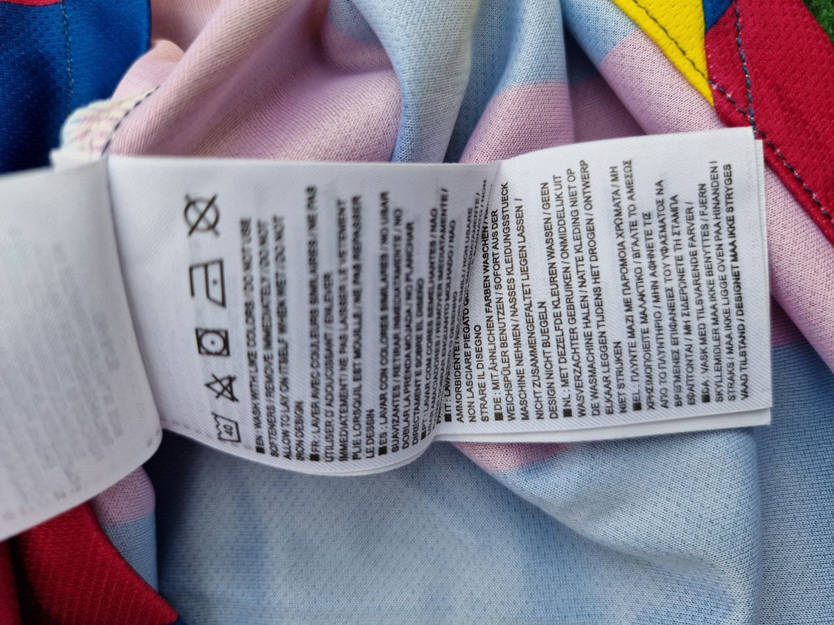 Barcelona 2014 Retro Jersey – Andres Iniesta