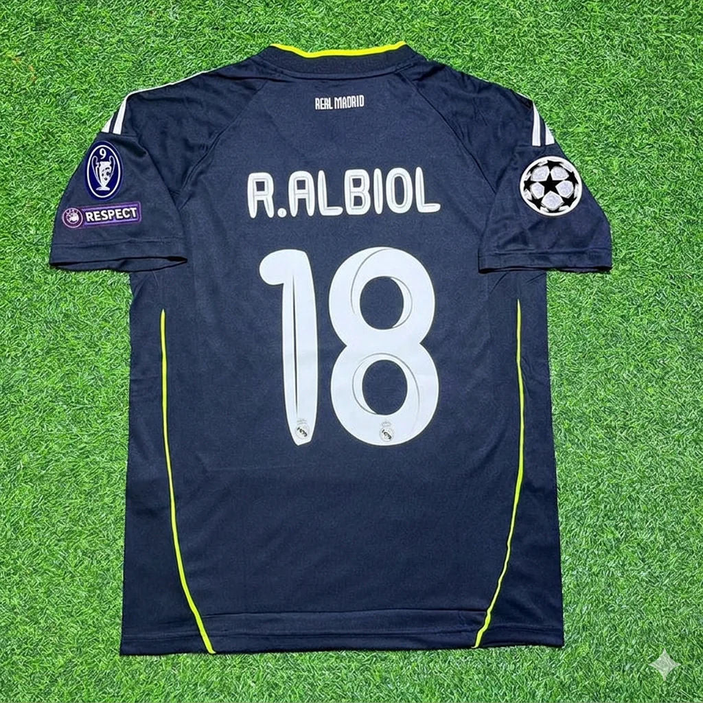 Raul Albiol 18- Real Madrid 2010 2011 Retro Jersey Trikot