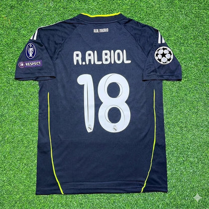 Raul Albiol 18- Real Madrid 2010 2011 Retro Jersey Trikot