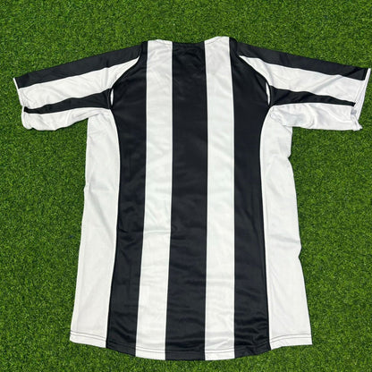 Camiseta de fútbol retro de la Juventus 2004-2005 local negra y blanca