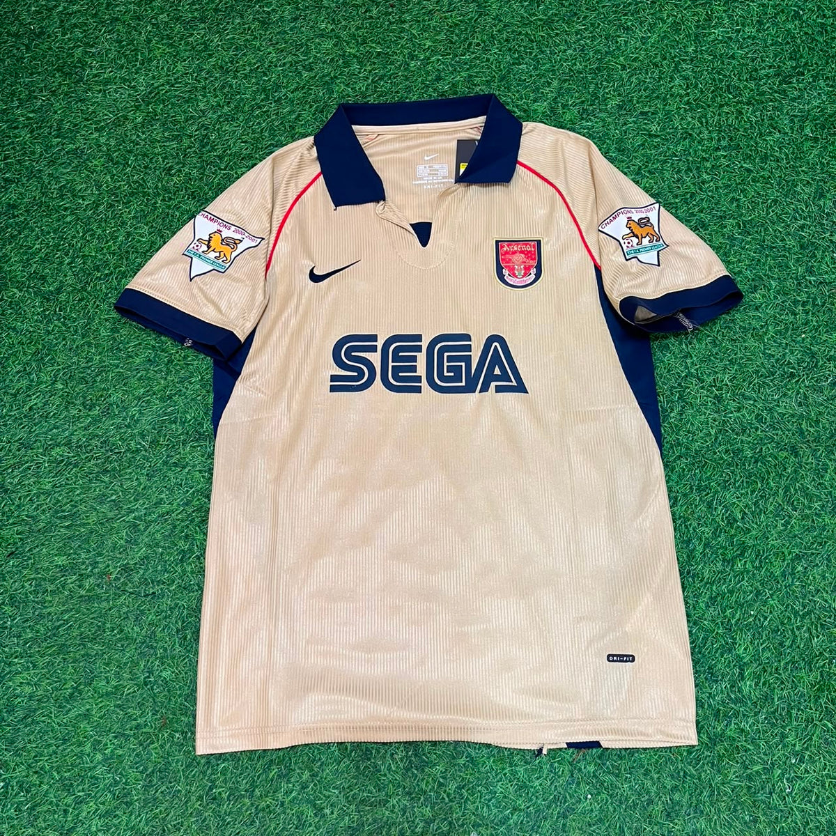 Robert Pirès #7 Arsenal 2001-2002 Auswärtstrikot Golden Retro